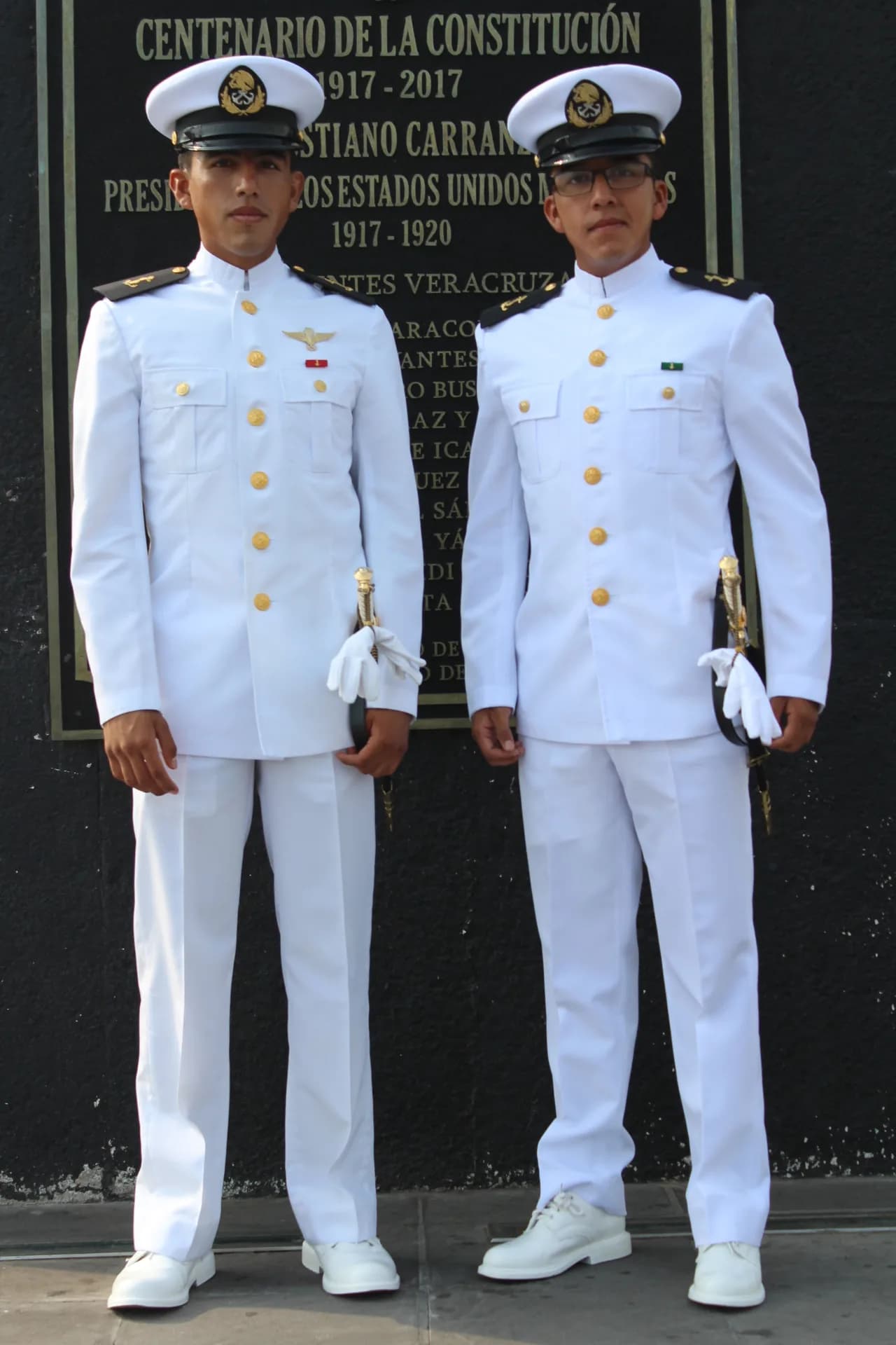 Egresado de Mimiahuapan en su formación naval