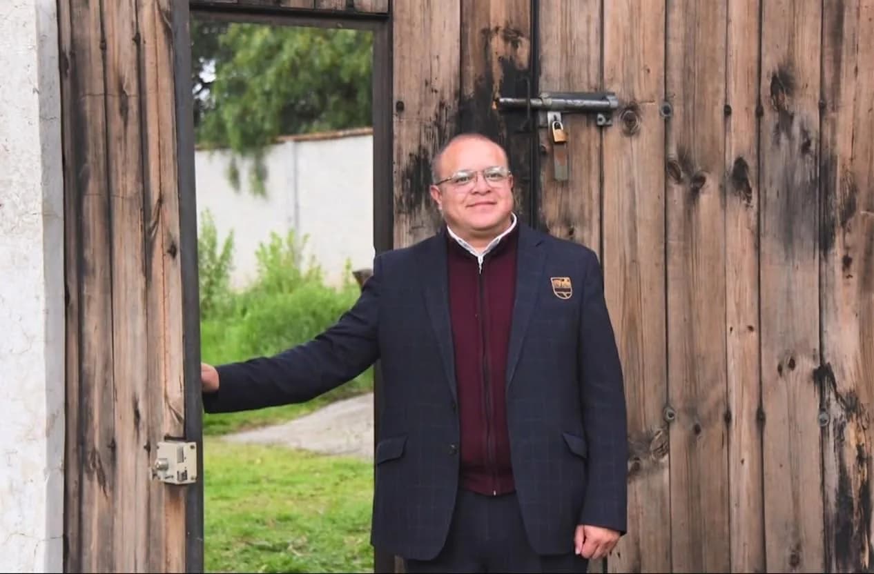 Director del Centro Escolar Mimiahuapan en la Ex-Hacienda